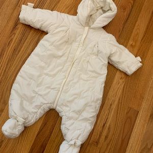 Les Bebe’s White baby snowsuit size 6 months